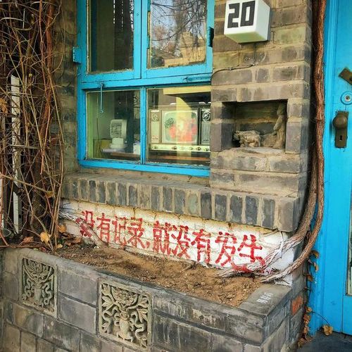 49.ccm澳门开奖和街头下水道爬出女子与街头下水道爬出女子身体视频